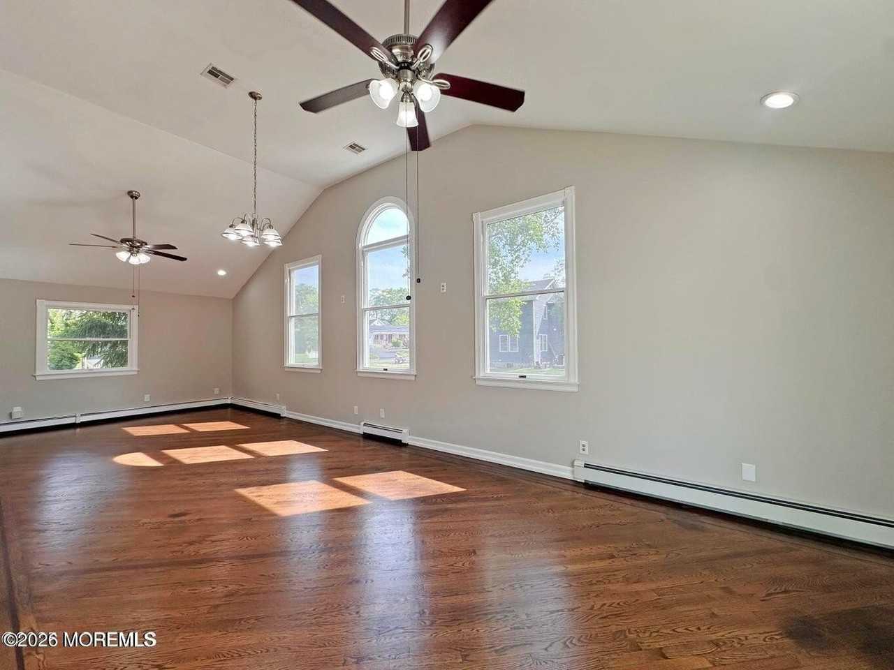 405 Old Bridge Rd - Photo 3 of 12