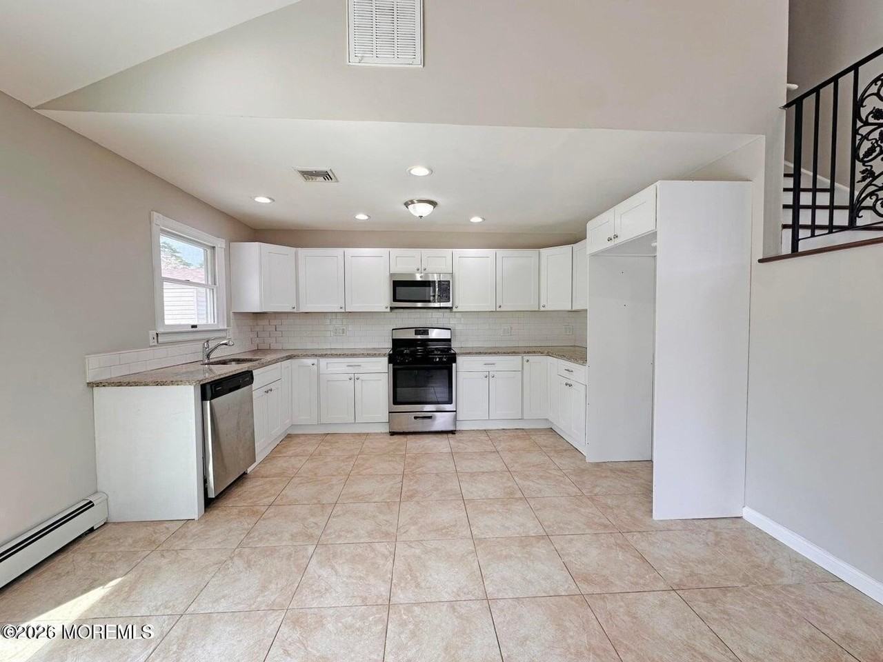 405 Old Bridge Rd - Photo 4 of 12