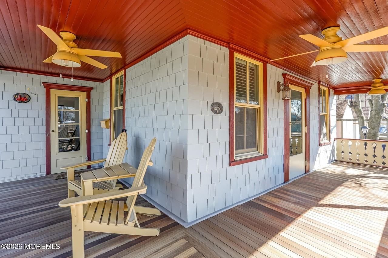 64 Asbury Ave - Photo 3 of 33