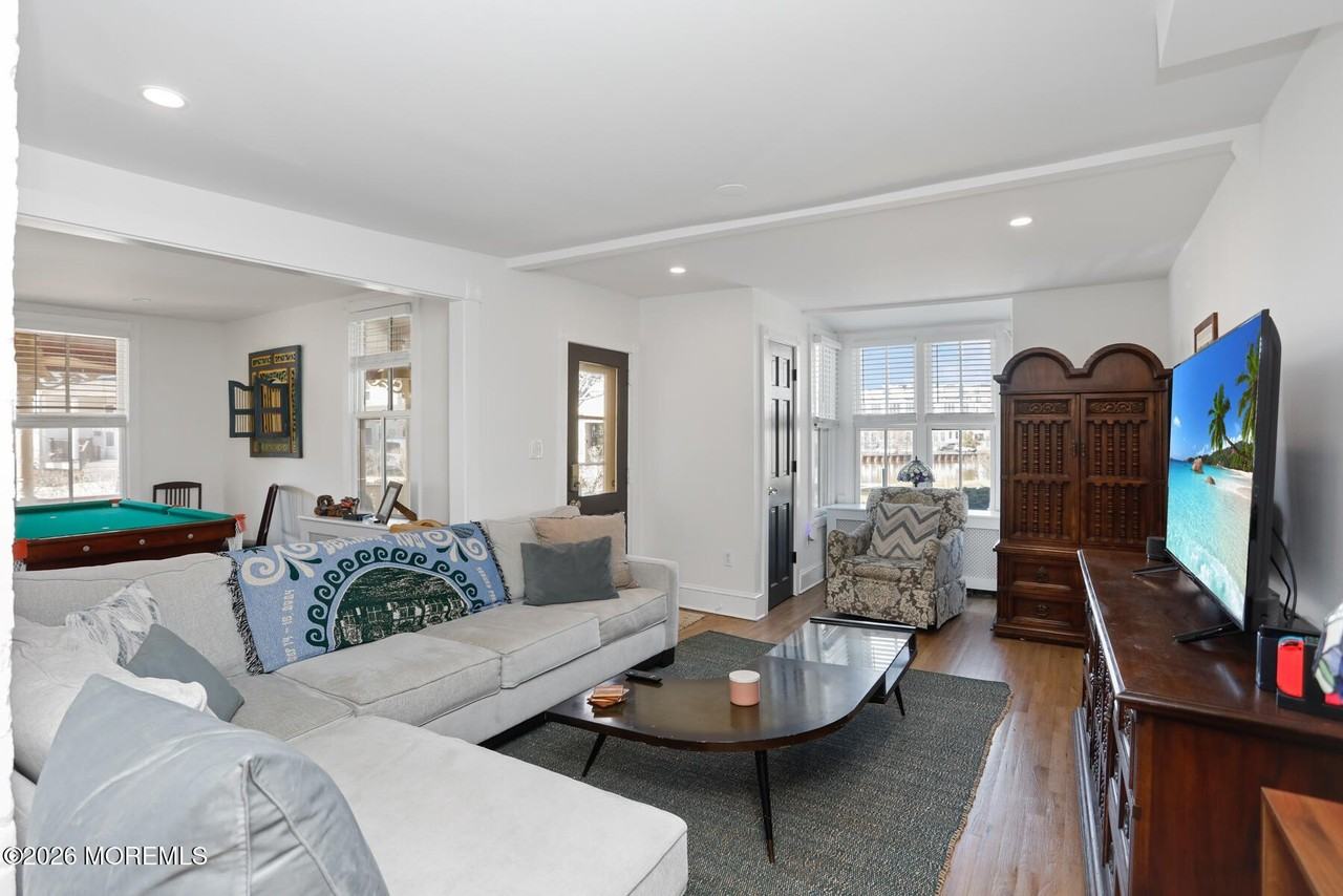 64 Asbury Ave - Photo 5 of 33