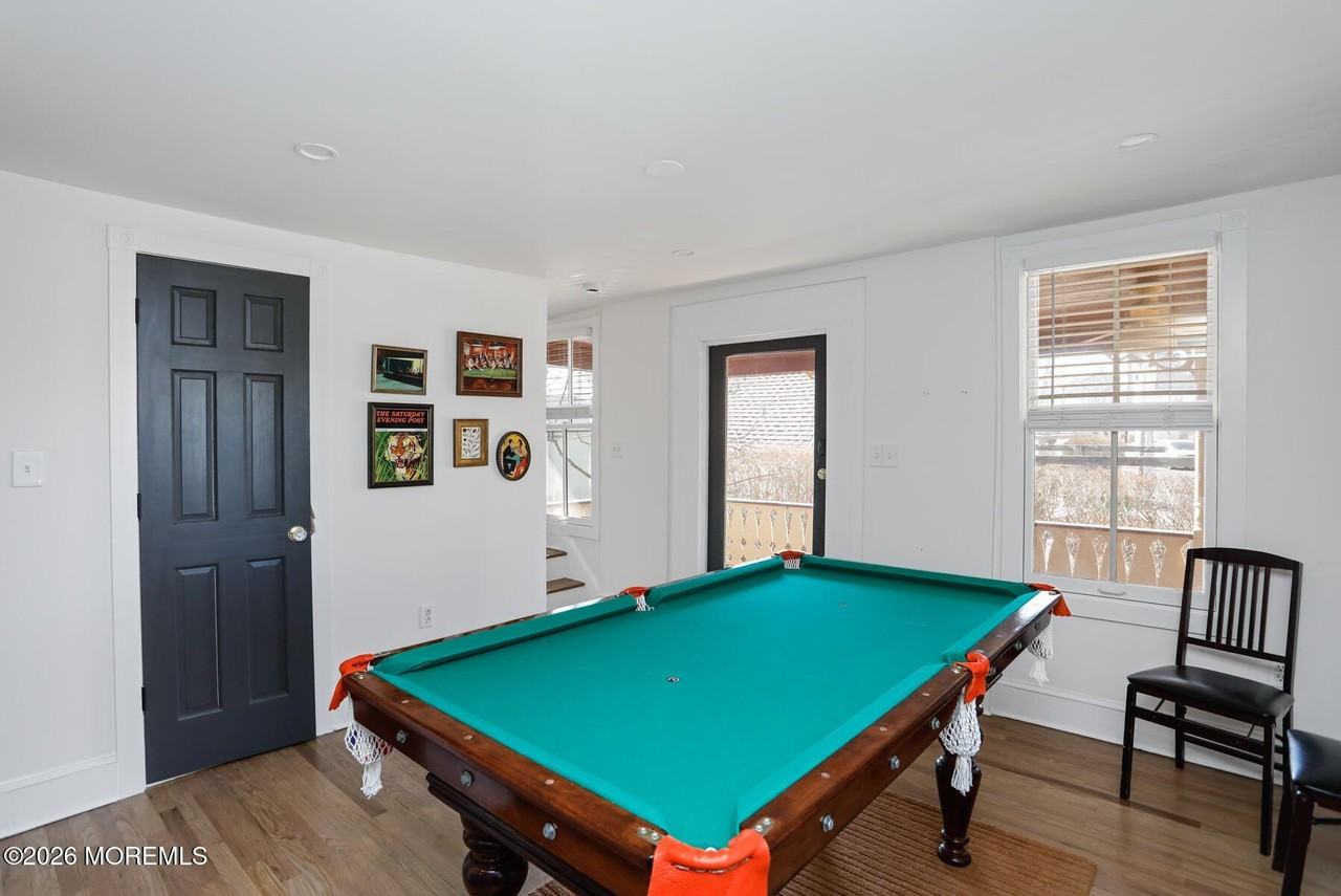 64 Asbury Ave - Photo 7 of 33