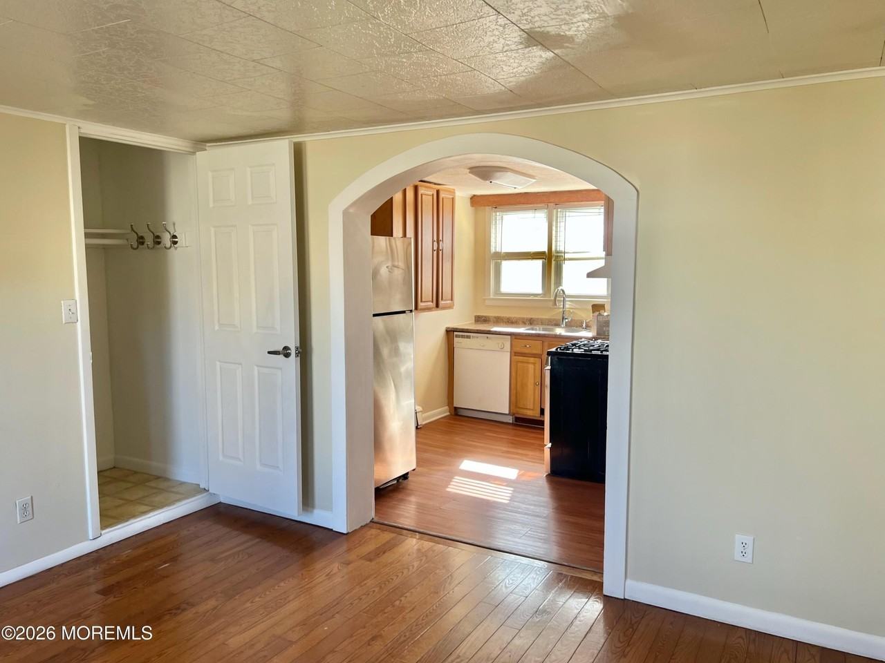 246 7th Ave - Photo 4 of 12