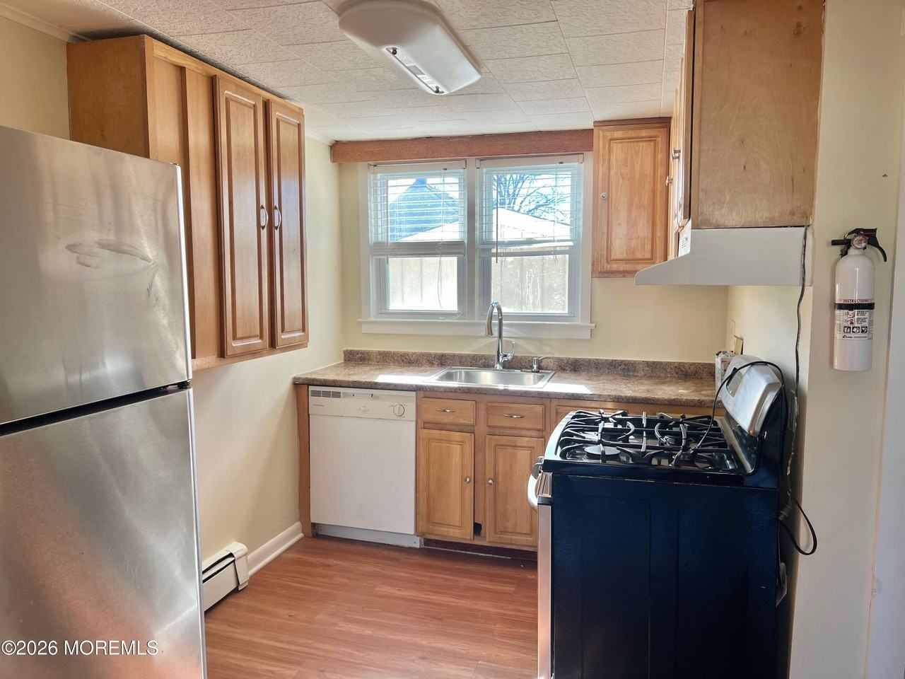 246 7th Ave - Photo 5 of 12