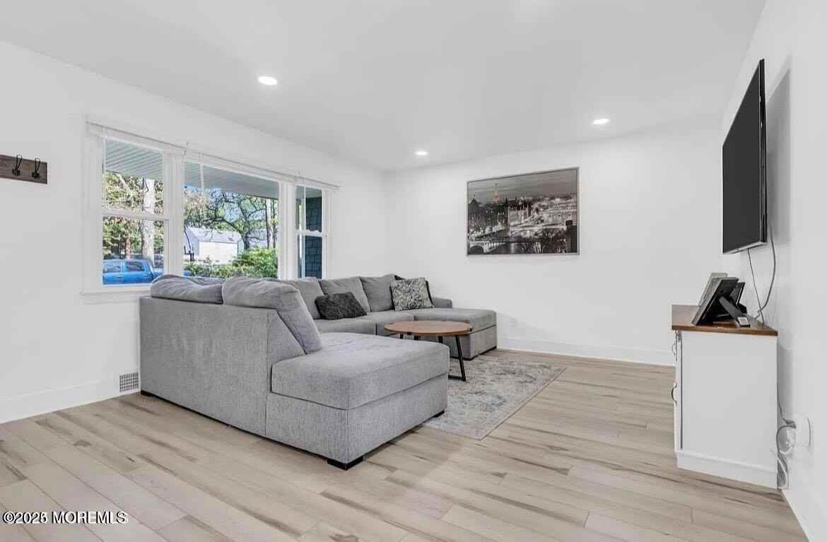 1506 Evergreen Ave - Photo 3 of 19