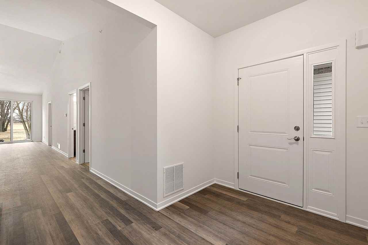 69 Olympus Dr - Photo 5 of 36