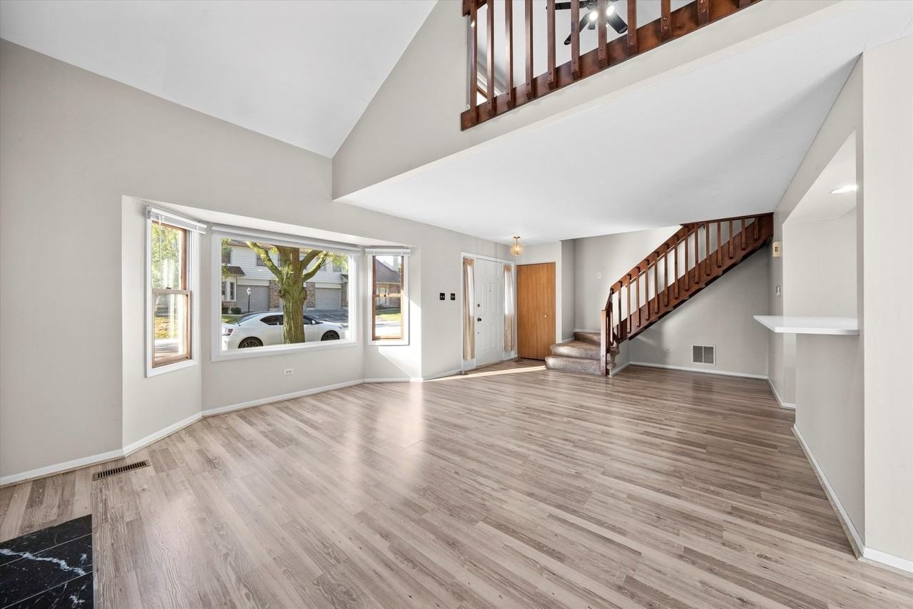 9252 Cliffside Ln - Photo 3 of 34