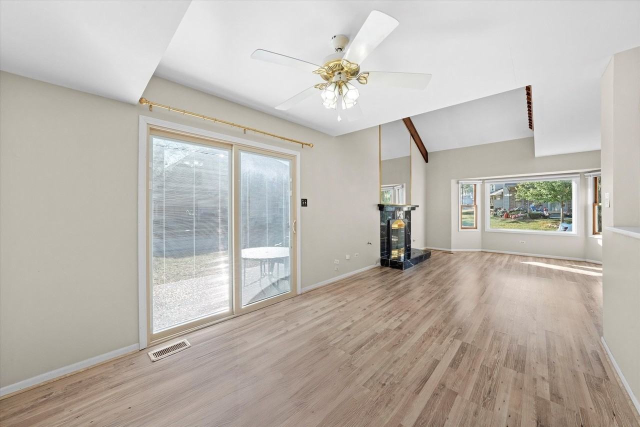 9252 Cliffside Ln - Photo 4 of 34