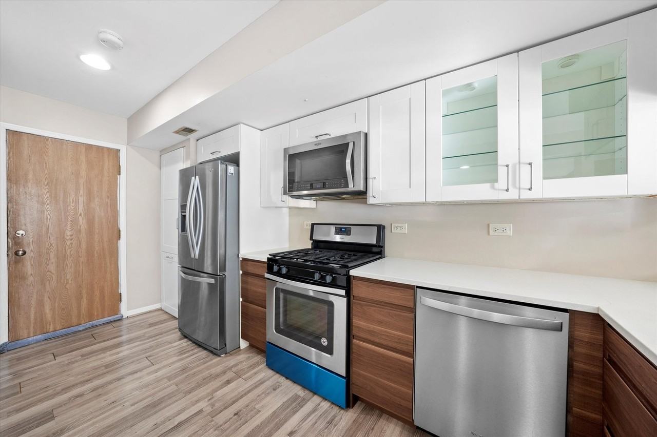 9252 Cliffside Ln - Photo 5 of 34