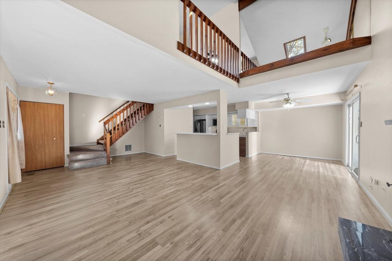 9252 Cliffside Ln - Photo 7 of 34