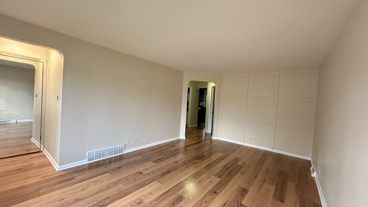 7520 W Carmen Ave - Photo 4 of 23