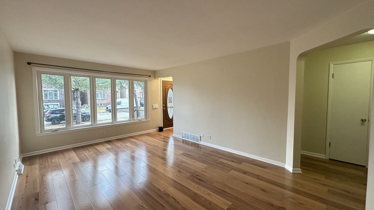 7520 W Carmen Ave - Photo 5 of 23