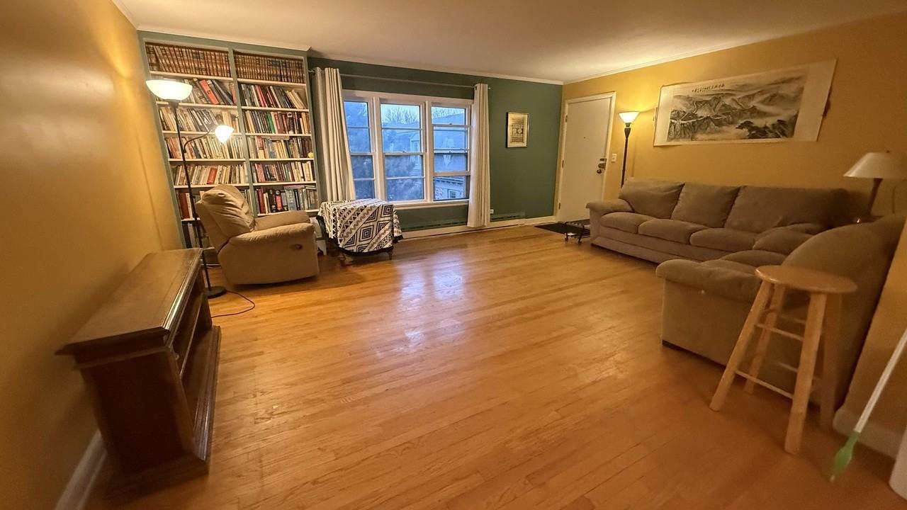 1923 Sherman Ave Apt 3n - Photo 2 of 10