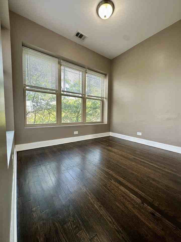 941 E Marquette Rd Apt 3w - Photo 6 of 10