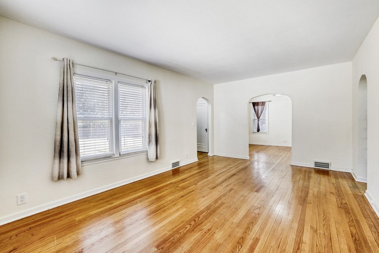 626 N Hough St - Photo 3 of 22