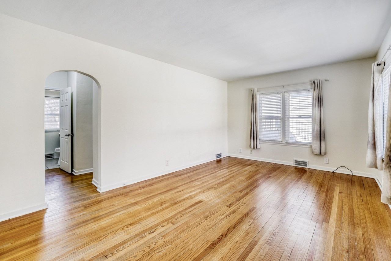 626 N Hough St - Photo 4 of 22