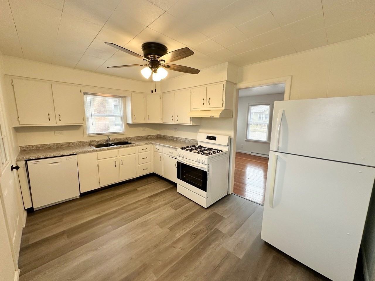 858 Clay St - Photo 7 of 17