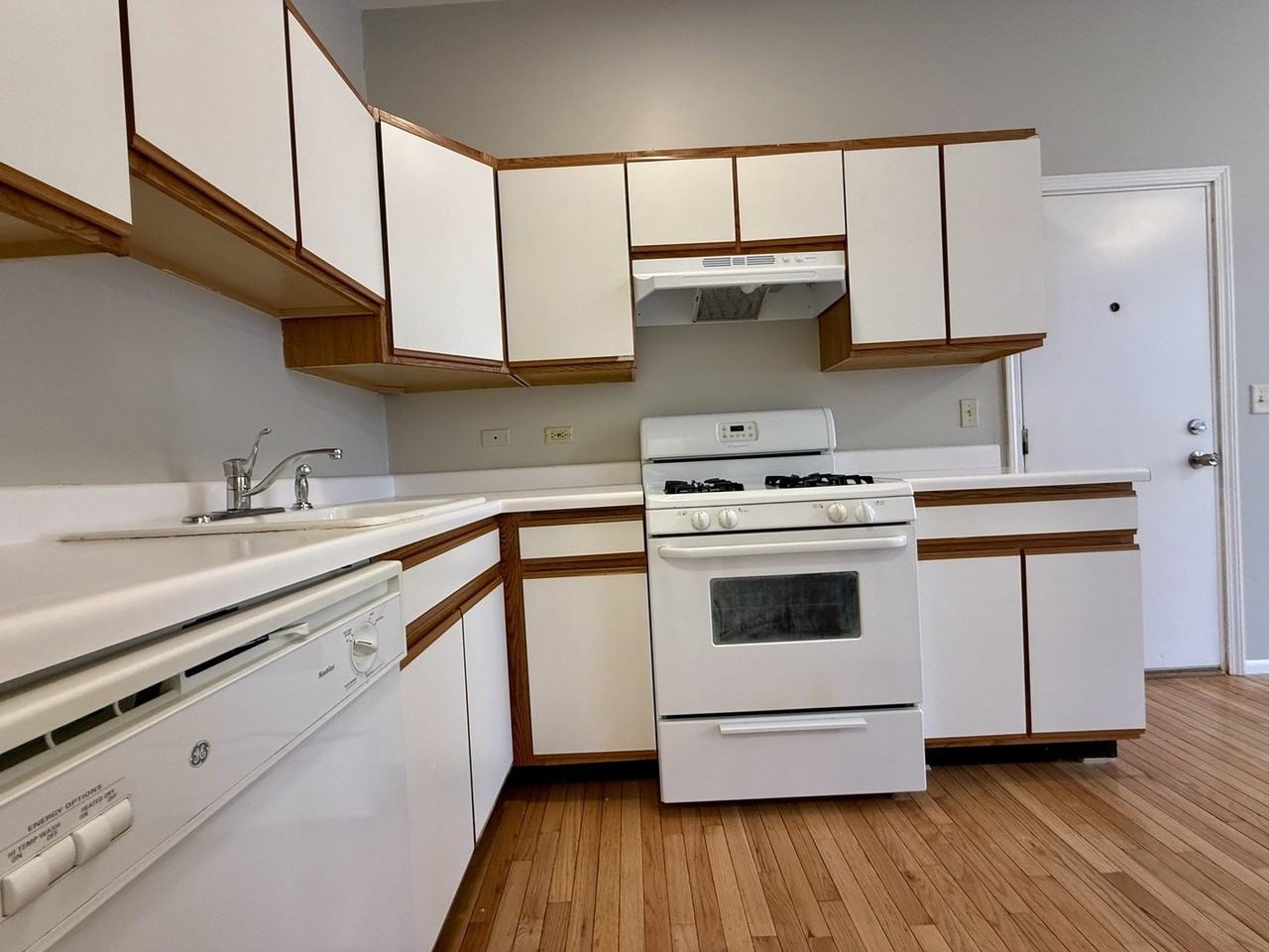 556 W 37th St Apt 3f - Photo 2 of 12