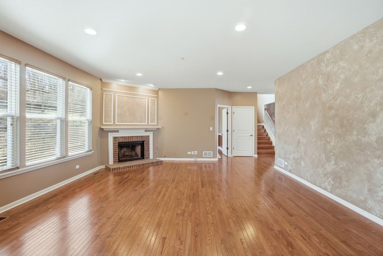 715 Blue Ridge Dr - Photo 4 of 32