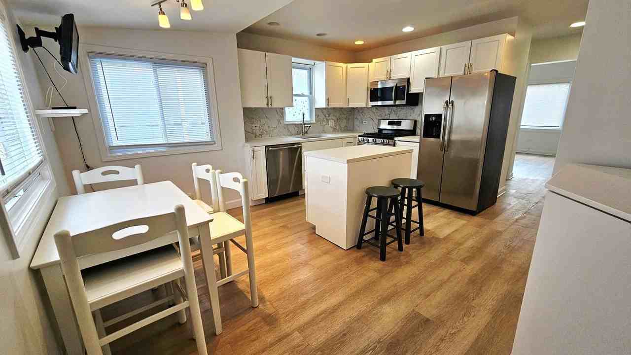 2704 N New England Ave - Photo 2 of 20