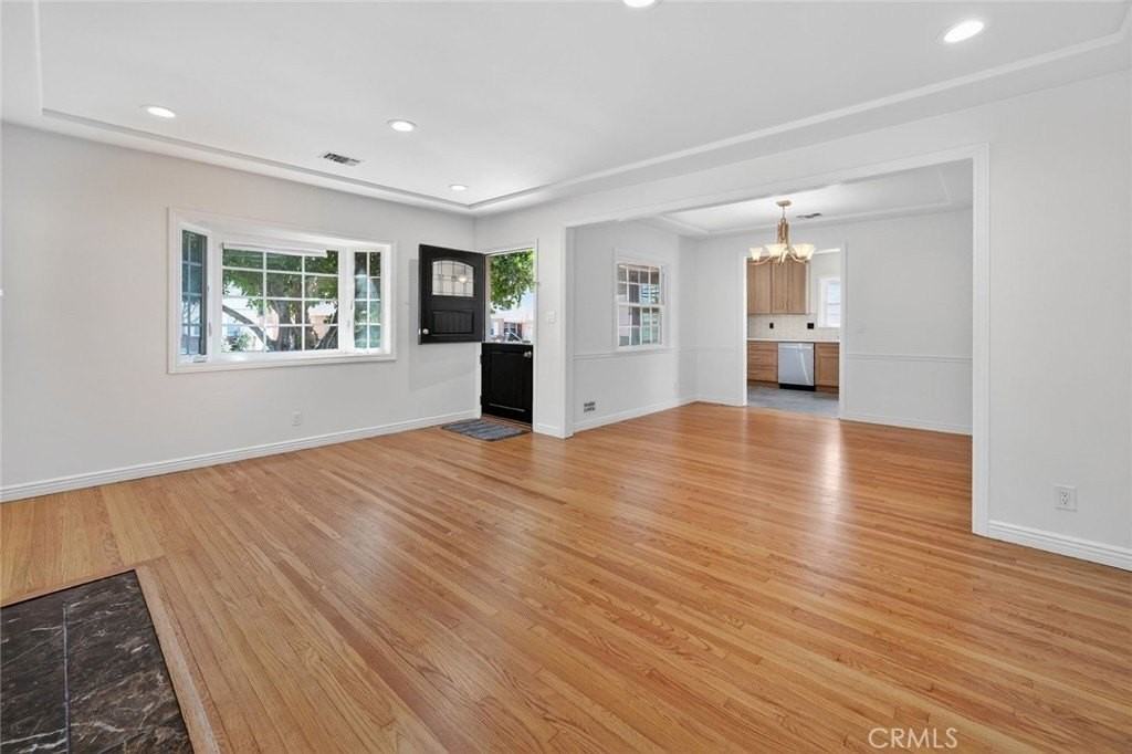 1641 N Catalina St - Photo 4 of 29