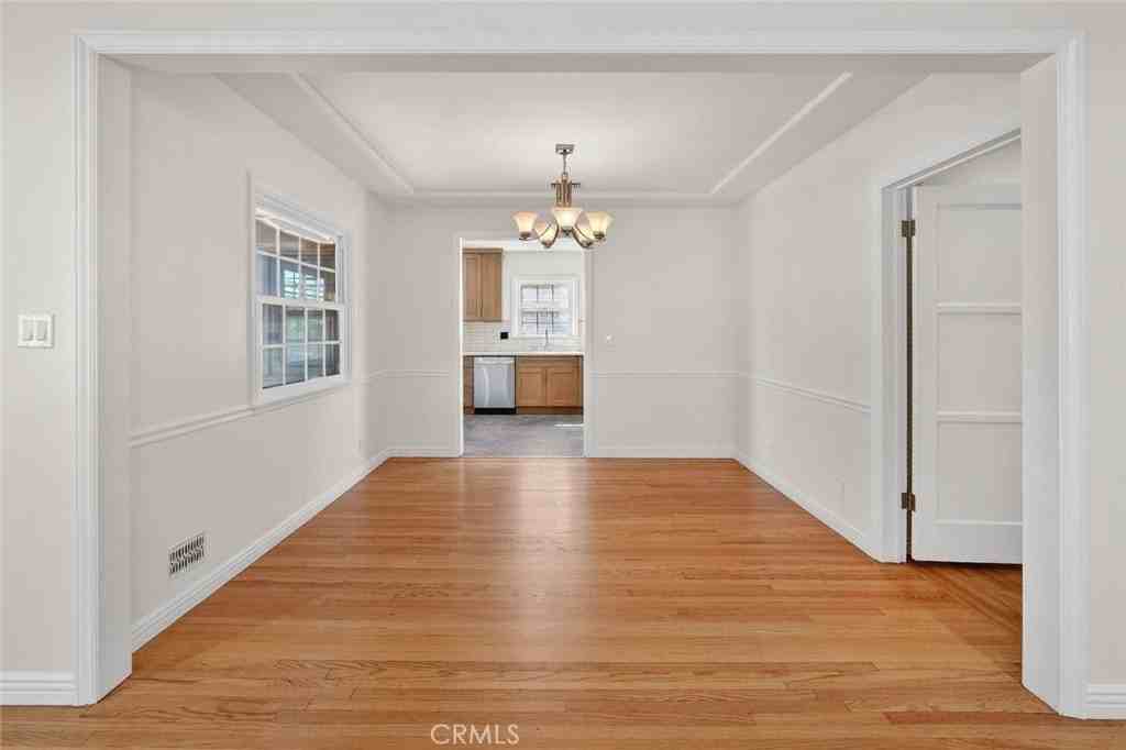 1641 N Catalina St - Photo 5 of 29