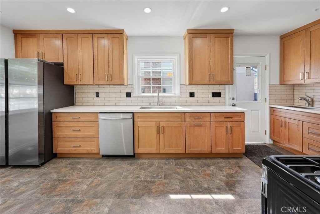 1641 N Catalina St - Photo 7 of 29