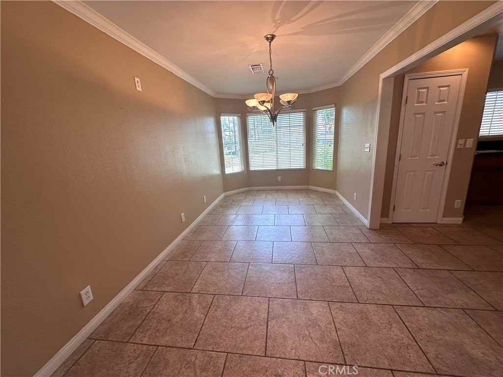 1299 Dogwood St - Photo 3 of 44