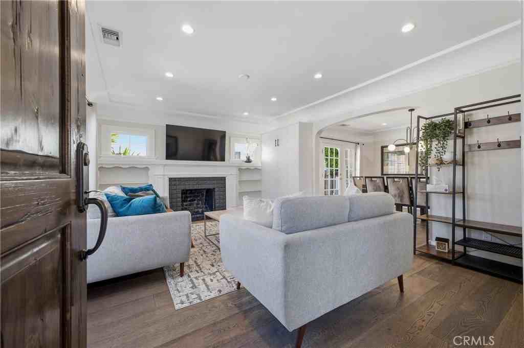 630 Pioneer Dr - Photo 6 of 27