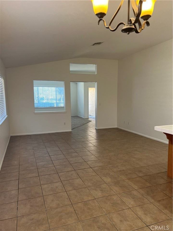 17605 Landis Dr - Photo 7 of 11