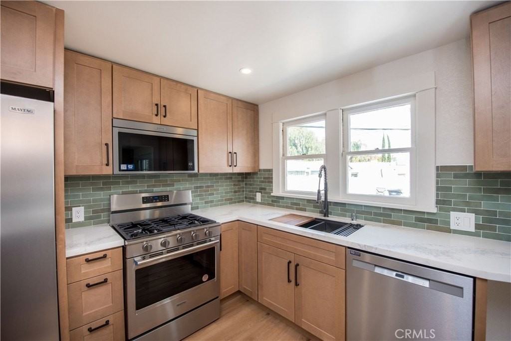 1107 W Grand Blvd - Photo 5 of 26