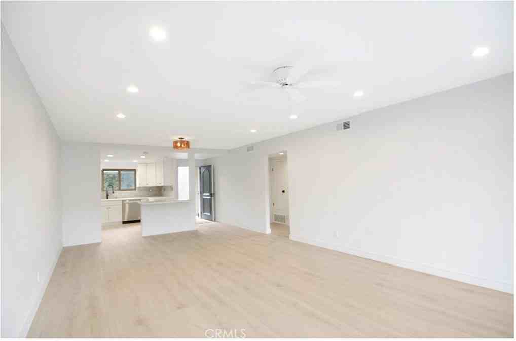 31402 W Nine Dr - Photo 6 of 47