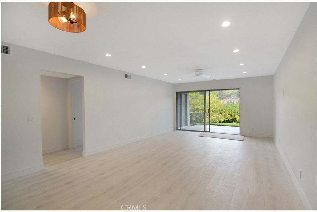 31402 W Nine Dr - Photo 7 of 47