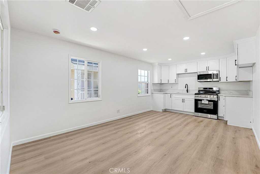 10529 S Truro Ave - Photo 5 of 27