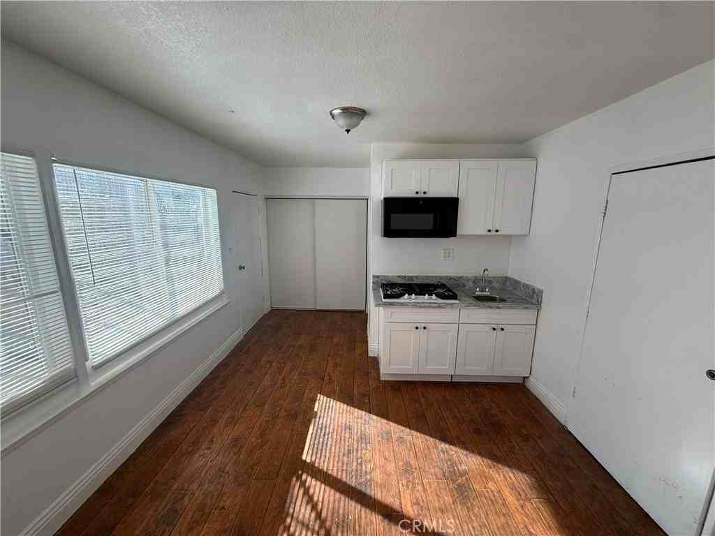 4387 W 134th St #G - Photo 4 of 9