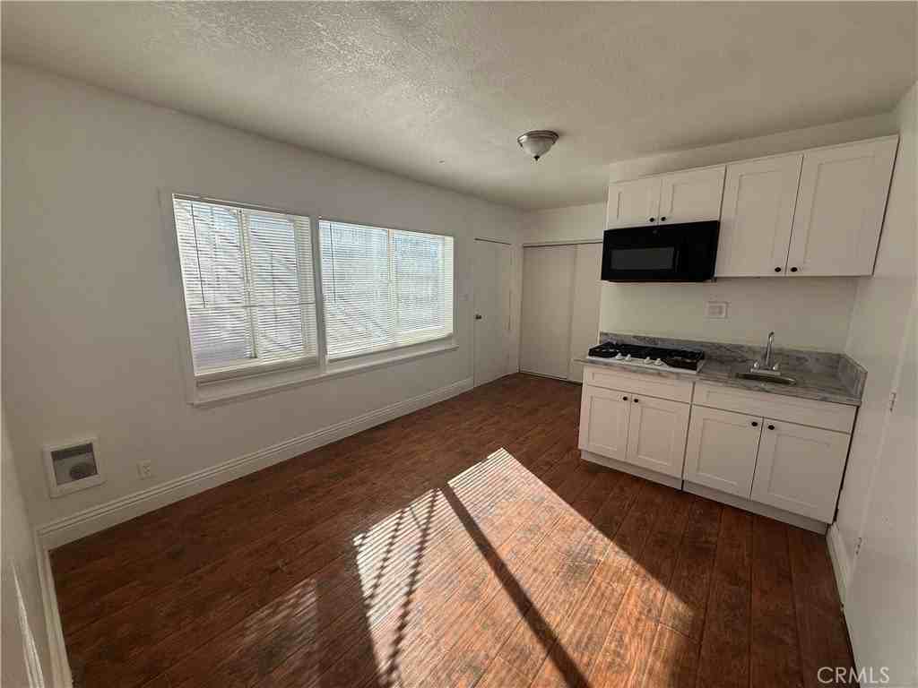 4387 W 134th St #G - Photo 6 of 9