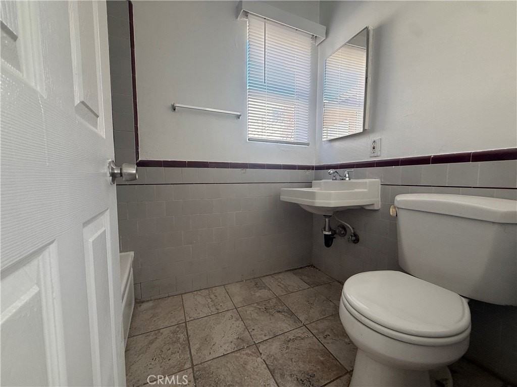 4387 W 134th St #G - Photo 7 of 9