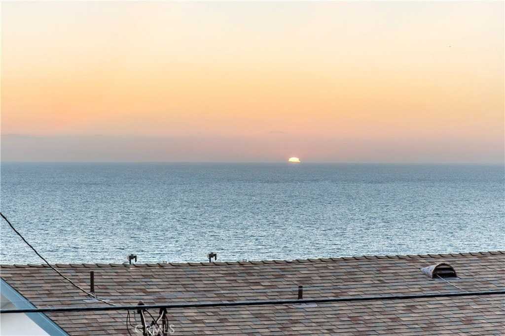 320 33rd Pl - Photo 3 of 28