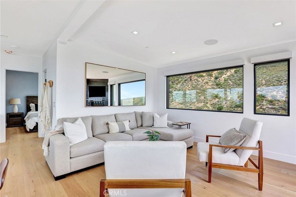 5402 Horizon Dr - Photo 4 of 50