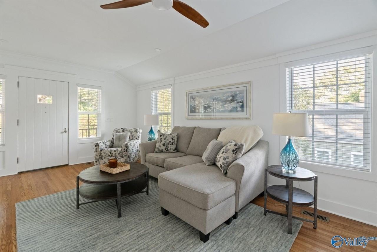 2217 Scott St - Photo 3 of 11