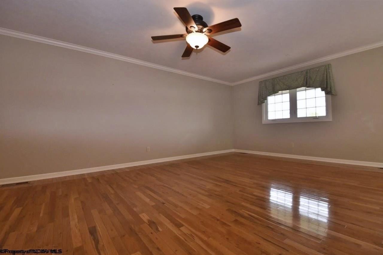 118 Center Ct - Photo 4 of 20