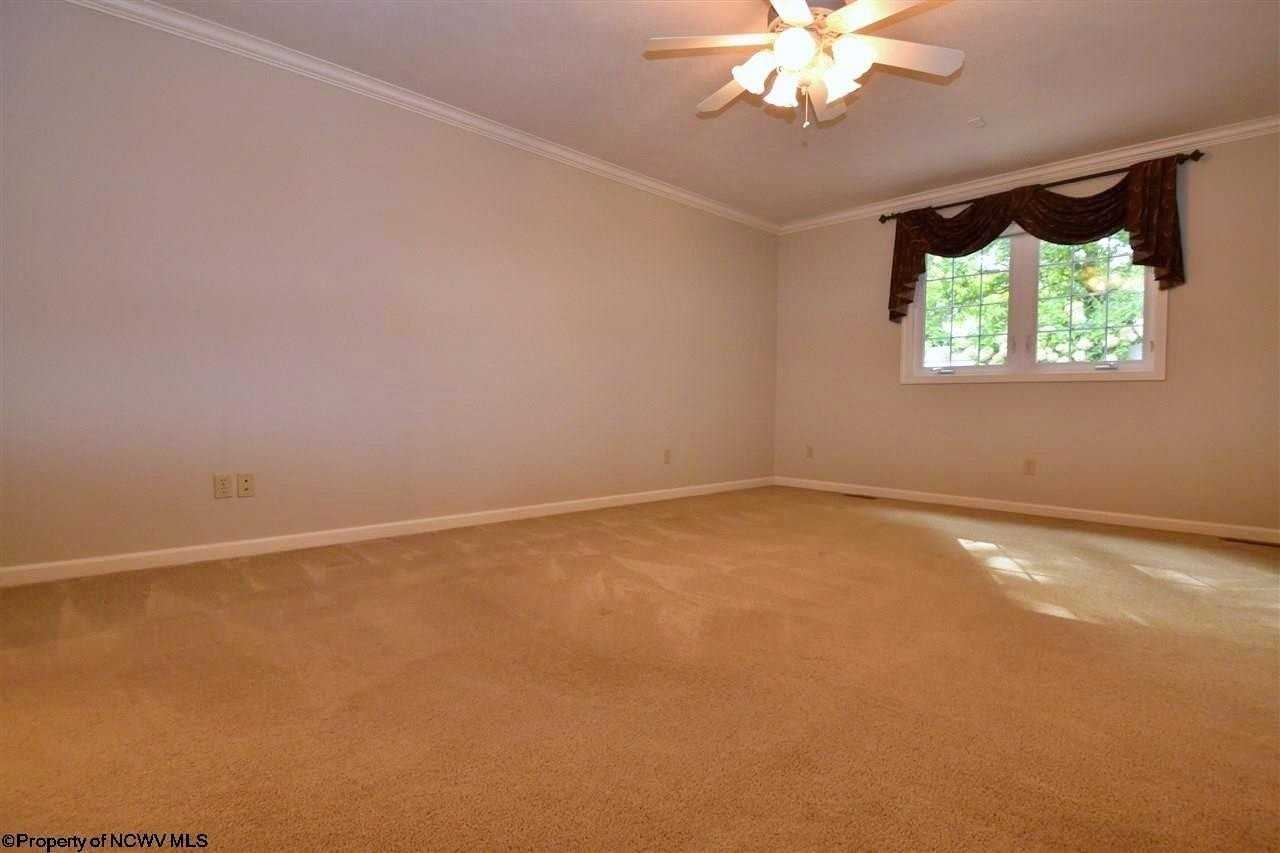 118 Center Ct - Photo 6 of 20