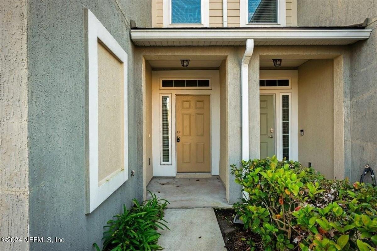 215 Richmond Dr - Photo 2 of 42