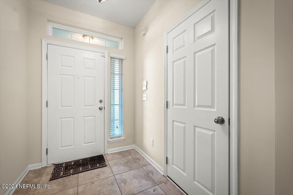 215 Richmond Dr - Photo 3 of 42