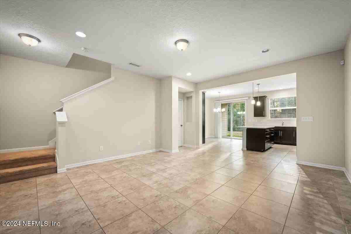 215 Richmond Dr - Photo 4 of 42