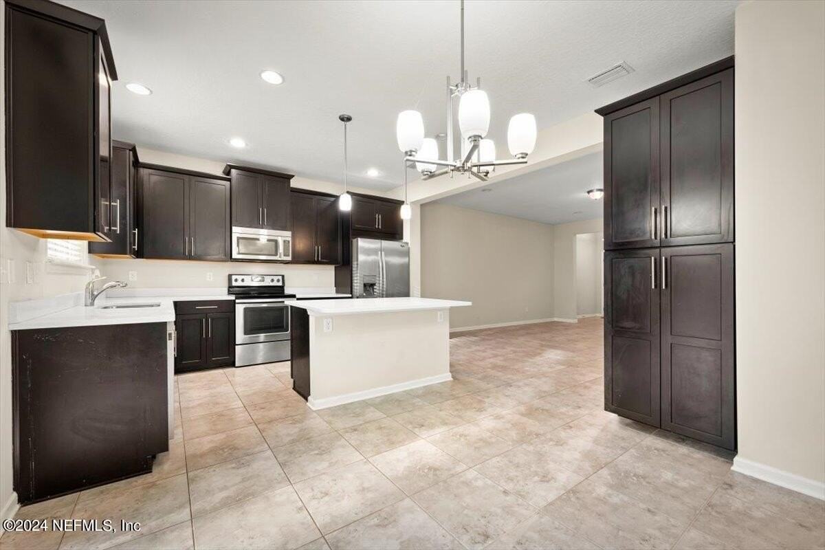 215 Richmond Dr - Photo 6 of 42