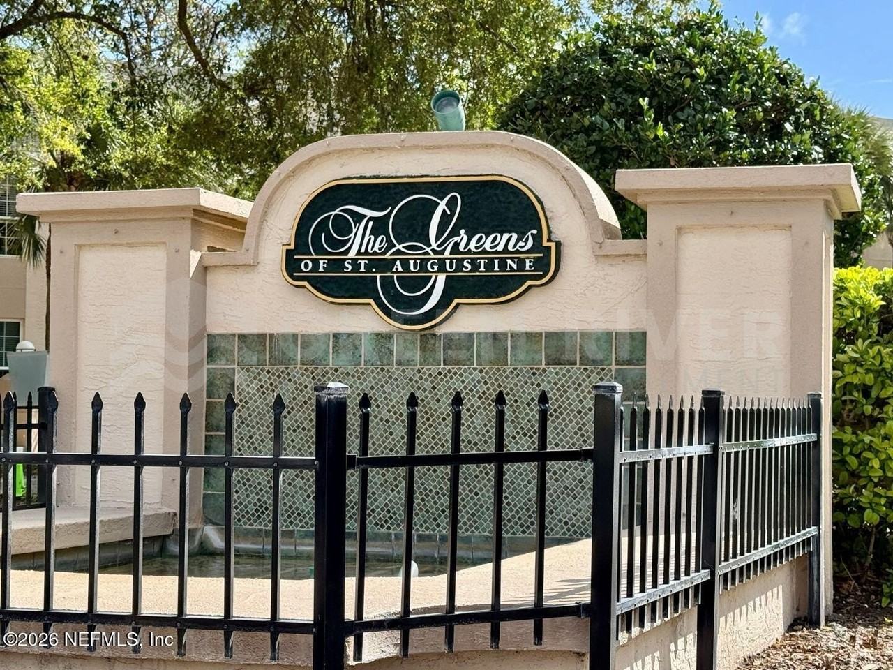 204 Augusta Cir - Photo 2 of 33