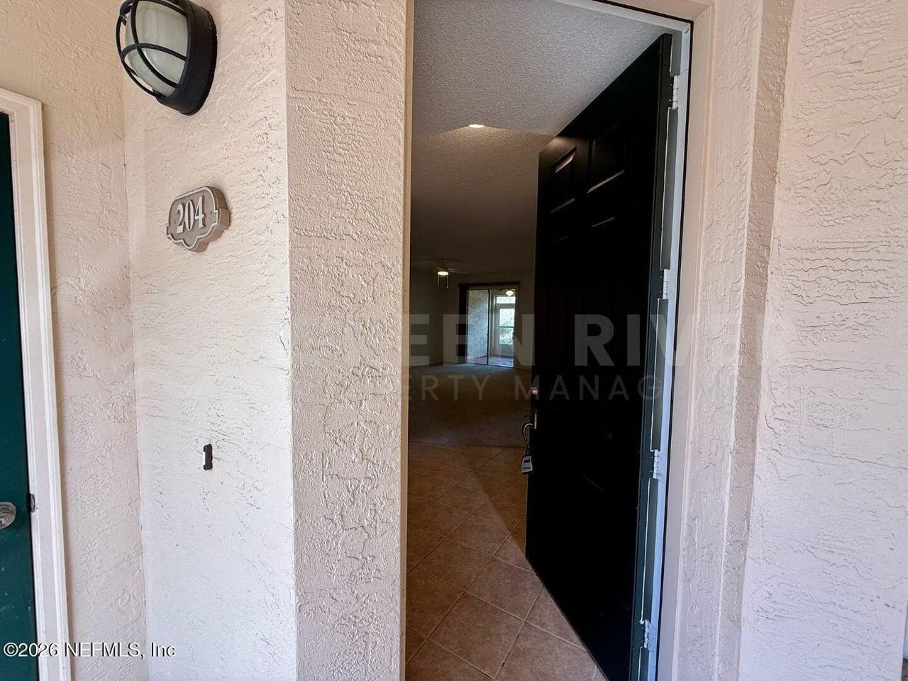 204 Augusta Cir - Photo 4 of 33