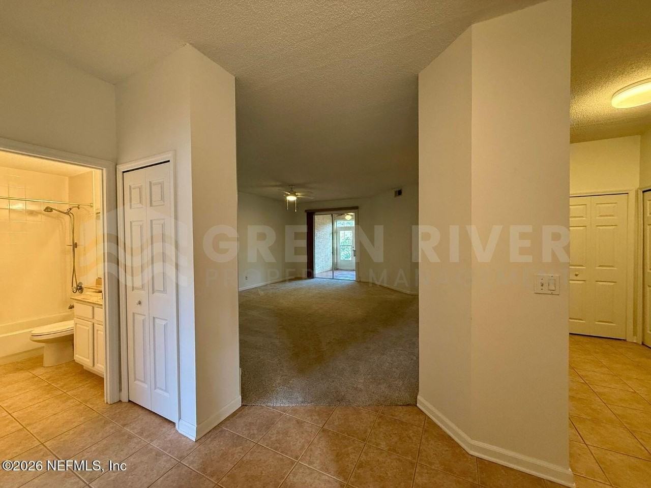 204 Augusta Cir - Photo 6 of 33