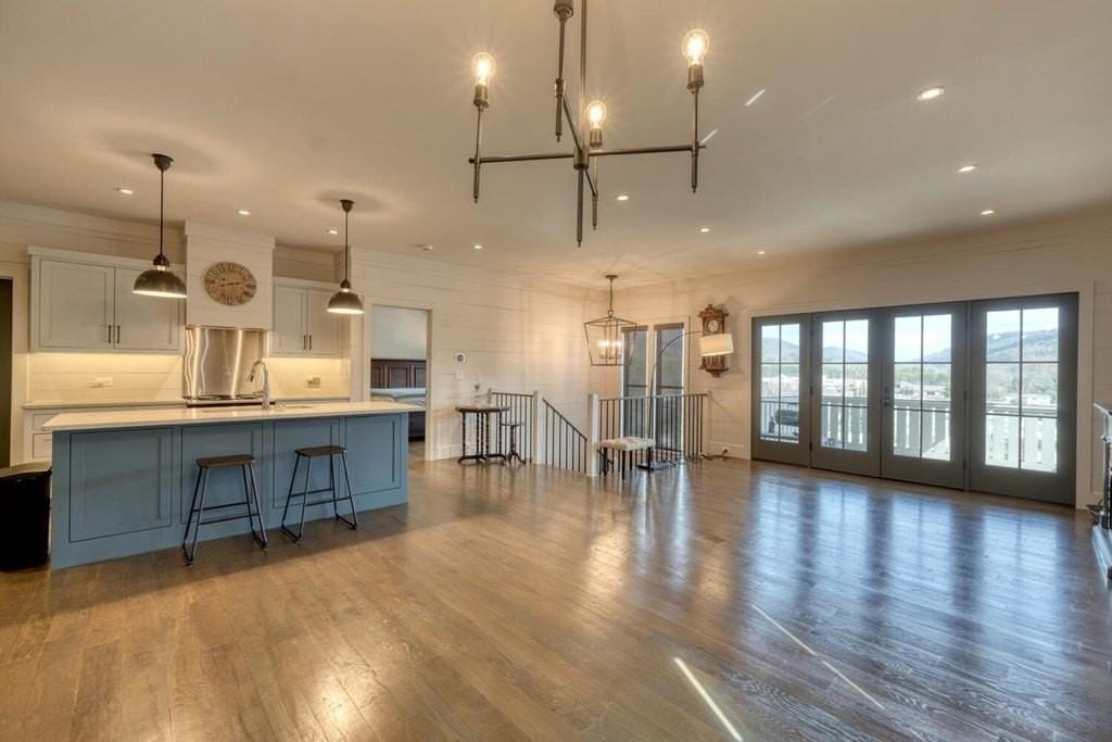 56 Oak Crescent Cir - Photo 3 of 31