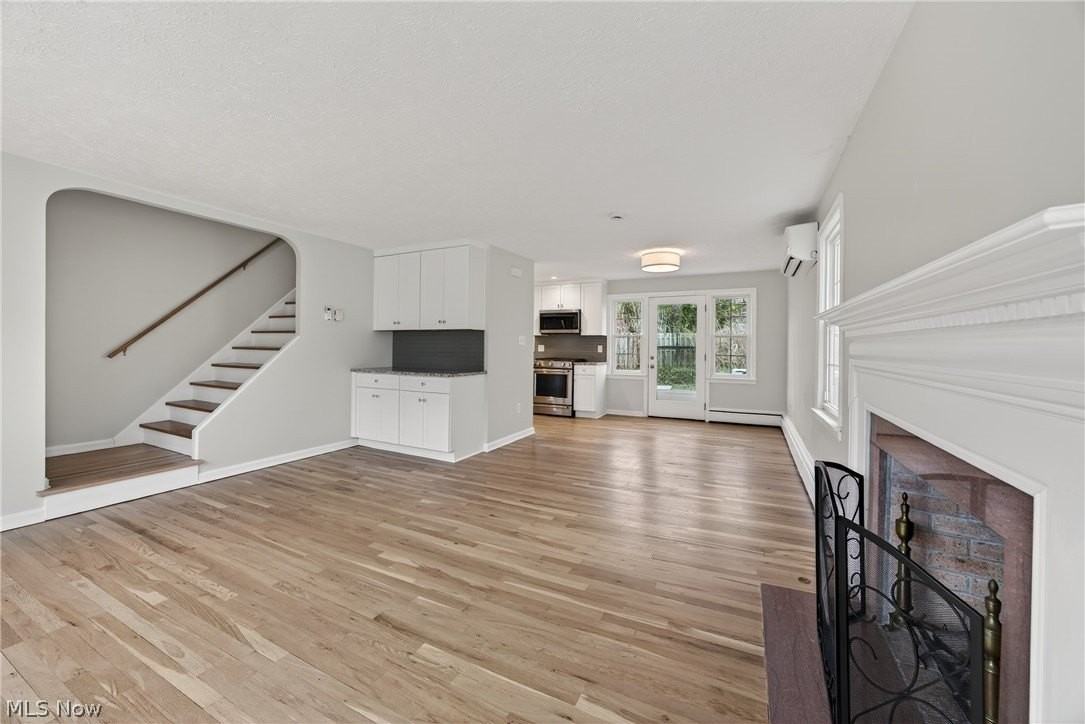 20945 Halworth Rd - Photo 6 of 50